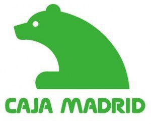 Caja Madridのロゴ。マドリッド市のロゴが熊とトチノキなところから来ています。