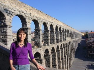 セゴビアにあるローマ時代の水道橋とSちゃん