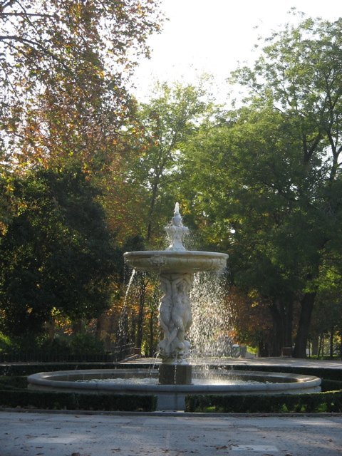 Retiro公園の噴水。