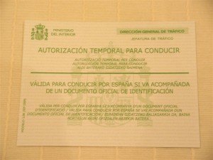 やっと仮免許を入手！何とスペインの公的な言語（カステヤーノ語、カタルーニャ語、ガリシア語、バスク語）で書かれています。