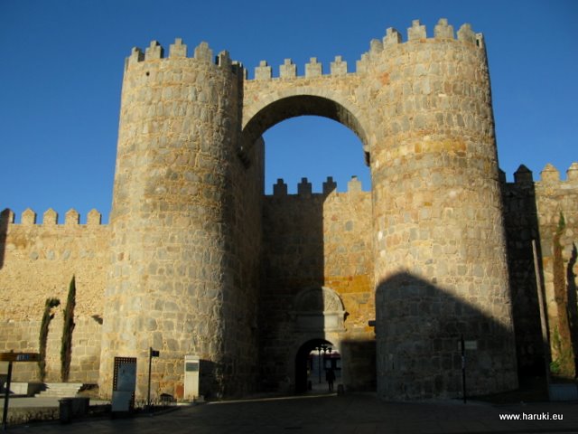 アビラの城壁にある門。アルカサル門という名前から、イスラム教徒の影響があったことが伺えます。