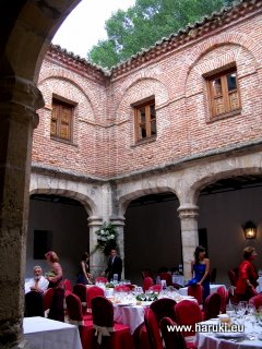 宮殿の中庭でディナー。オープンになっていて、とても気持ちの良い場所でした。