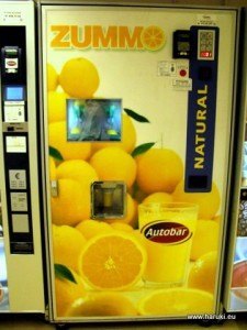 オレンジジュース用自販機。