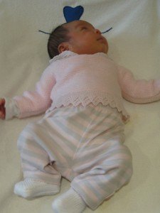 スペインの赤ちゃん服はとにかくピンクが多いです。靴下はpatucoと呼ばれる四角い形をしたもの。