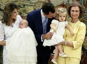 スペイン王家のソフィア王女の洗礼の様子。これはまさにお披露目。