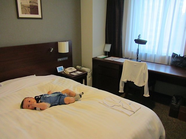これは昨年息子と滞在した時の写真ですが・・・ホテルの部屋の様子がよく分かると思います。