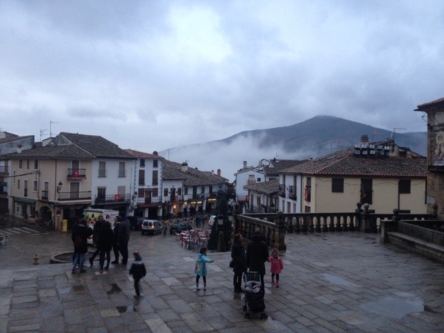 高地ということもあり、ツアー終了後の修道院周辺には霧が立ち込め始めました。
