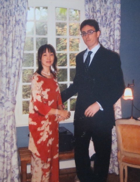 06年の友人の結婚式にて。デジタル写真はなく、これが唯一の写真として残っています。